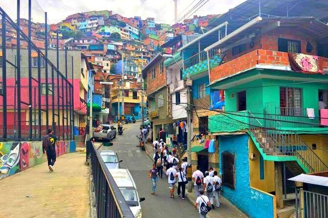 comuna 13 graffitour & cable car - Cable Metro station: your 1-hour view that puts everything in place