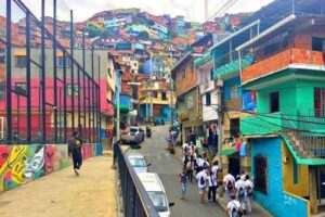 Comuna 13 tour and cable car - Stop 1: Cable Metro Station, the history setup you’ll actually use