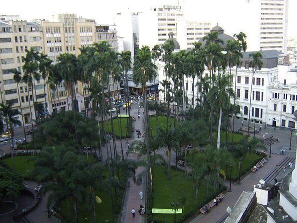 Cristo Rey, Tertulia Museum and Downtown Cali City Tour - Getting around: air-conditioned comfort with real walking