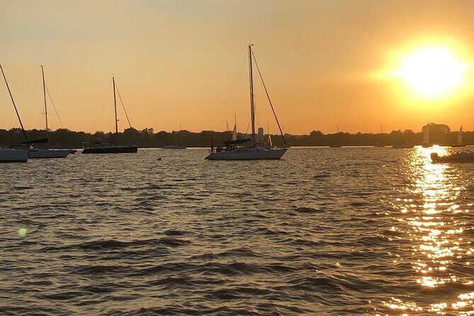 Customized Tigre Delta Tour lunch and drink included - Lunch in the Delta wetlands: empanadas, pizza, drinks, dessert