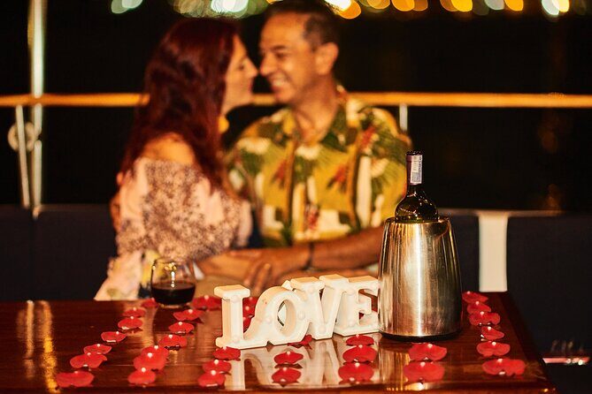 Dinner cruise on Cartagena's bay with Sibarita Master - Dinner on the water: four courses, wine, and how to avoid meal surprises