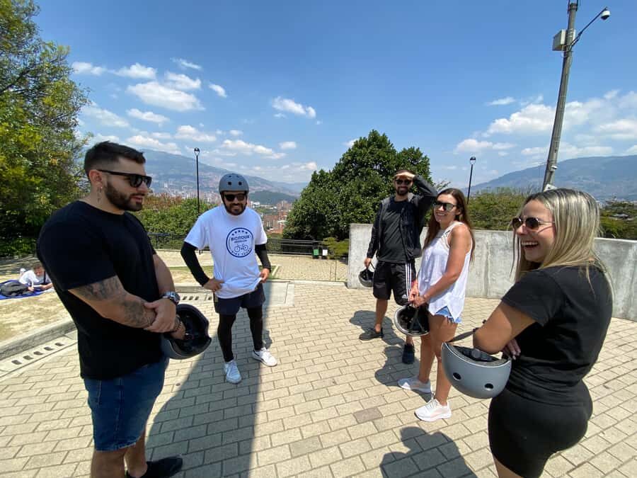E-Bike City Tour Medellin with Local beer and Snacks - Pueblito Paisa: the guided 60 minutes that sets the tone