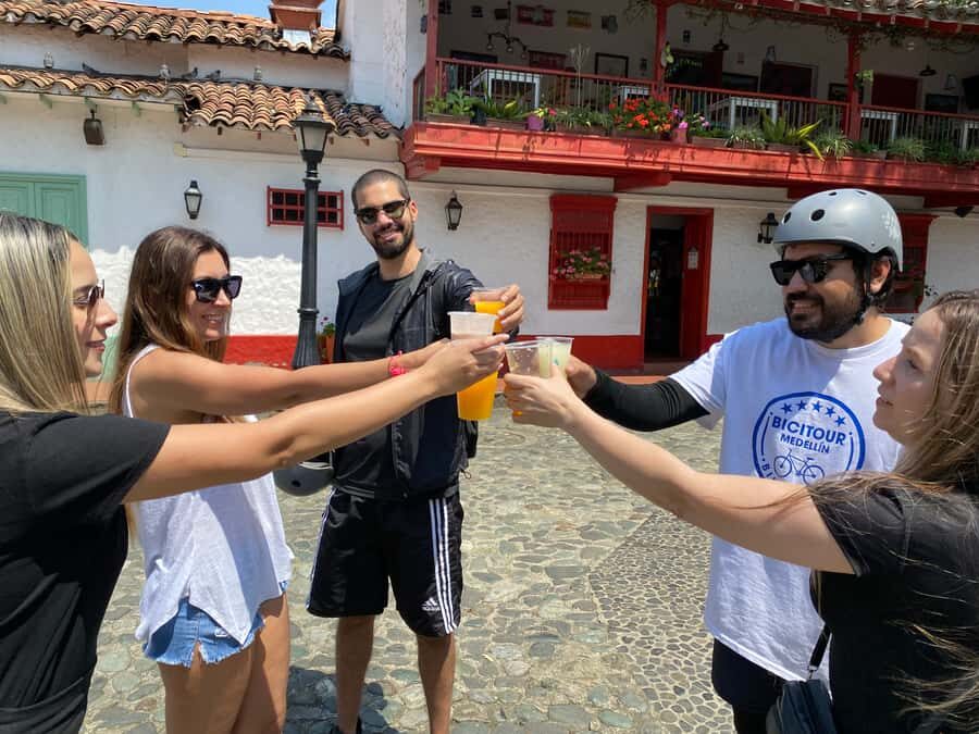 E-Bike City Tour Medellin with Local beer and Snacks - Medellín River Parks: a 30-minute break that feels like a local rhythm