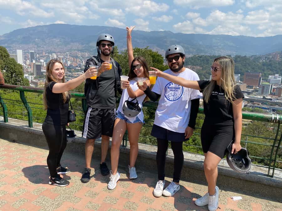 E-Bike City Tour Medellin with Local beer and Snacks - Entering the ride: how the e-bike changes Medellín