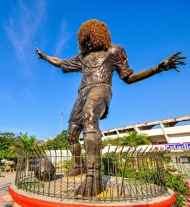 From Cartagena: Barranquilla & Santa Marta Guided City Tour - Morning start: the drive, Barranquilla’s monuments, and La Venta del Mundo