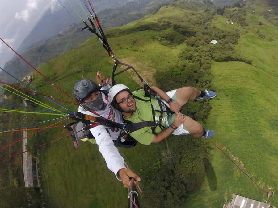 From Medellín: Paragliding Tour with GoPro Photos & Videos - Timing and logistics: what a 4-hour tour feels like