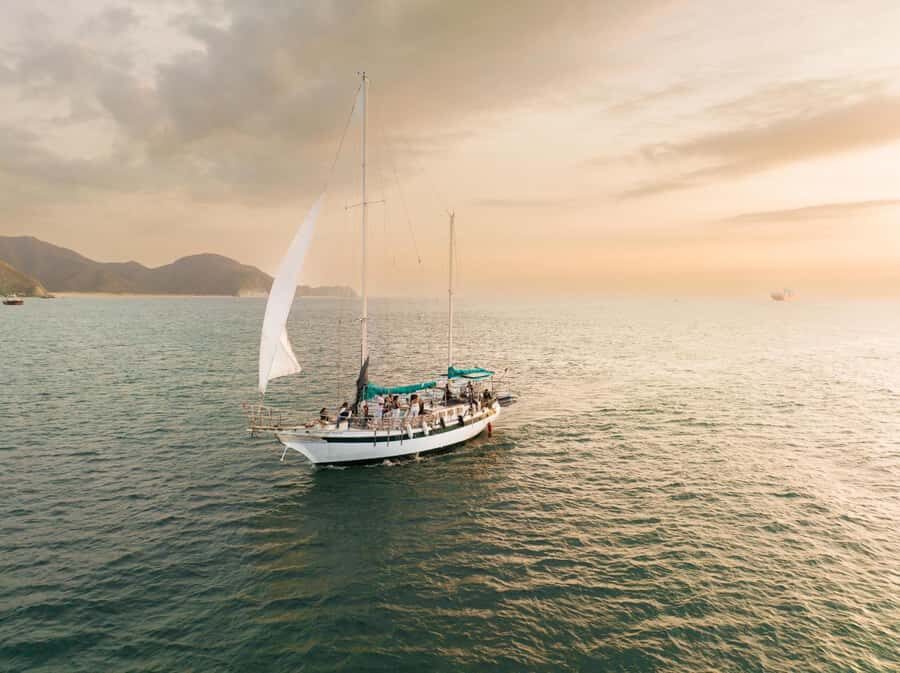 From Santa Marta: Sunset Sailboat Tour with 2 Beverages - Sunset sail basics: what this trip feels like