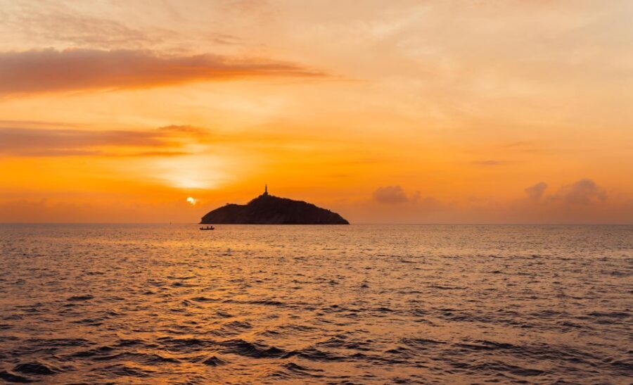 From Santa Marta: Sunset Sailboat Tour with 2 Beverages - The evening moment: what the anchor time is really for