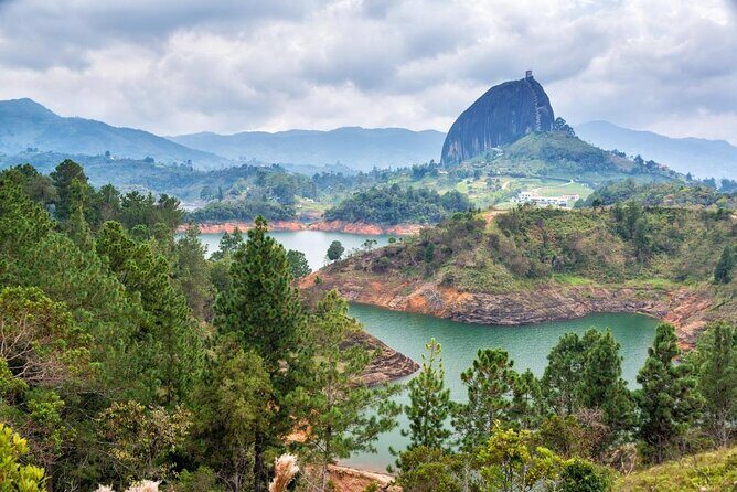 Full Day Private Tour to Guatapé and El Peñol - Key things that make this tour work