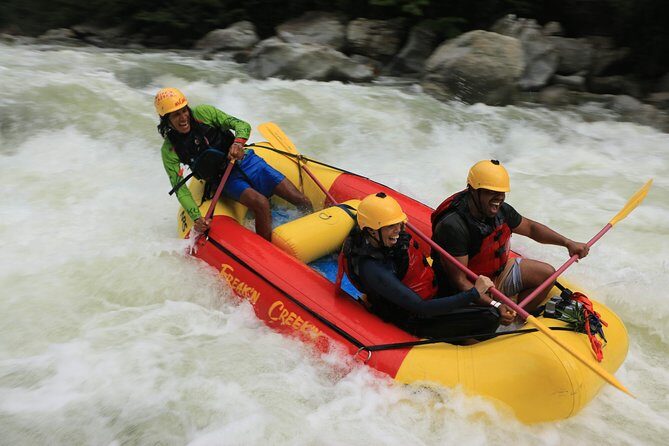Fun RAFTING + Awesome PARAGLIDING over giant waterfalls from MEDELLIN - Getting to Cocorná from Medellín (and why the ride matters)