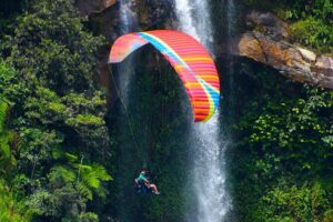 Fun RAFTING + Awesome PARAGLIDING over giant waterfalls from MEDELLIN - Paragliding over giant waterfalls: 25 minutes of freedom with pro support