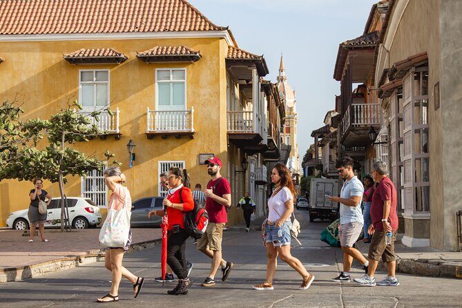 Gabriel Garcia Marquez Shared Tour: the magical Cartagena - Where it starts: Plaza de Santo Domingo to get your bearings