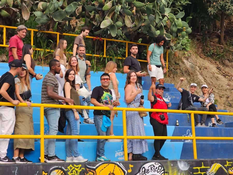 Graffiti Tour comuna 13 and cable car (made by local guides) - San Javier Metro Start: Easy to Find, Easy to Settle In