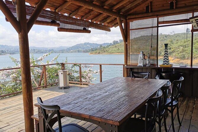 Guatape and El Peñol town and dam tour from Medellin - Medellín to Guatapé: starting early keeps it relaxed