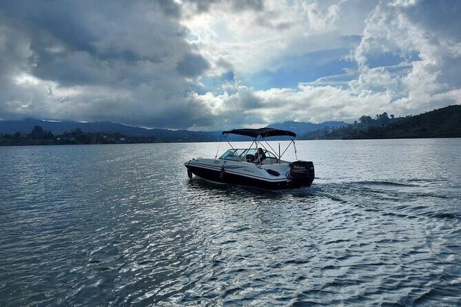 Guatape and El Peñol town and dam tour from Medellin - Guatapé town walk: color, coffee, and an easy first win