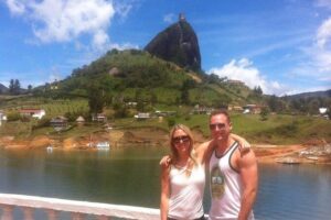 Guatape and Peñol Rock Full-Day Tour - Stop 1: Laguna de Guatapé and Pueblo de los Zócalos