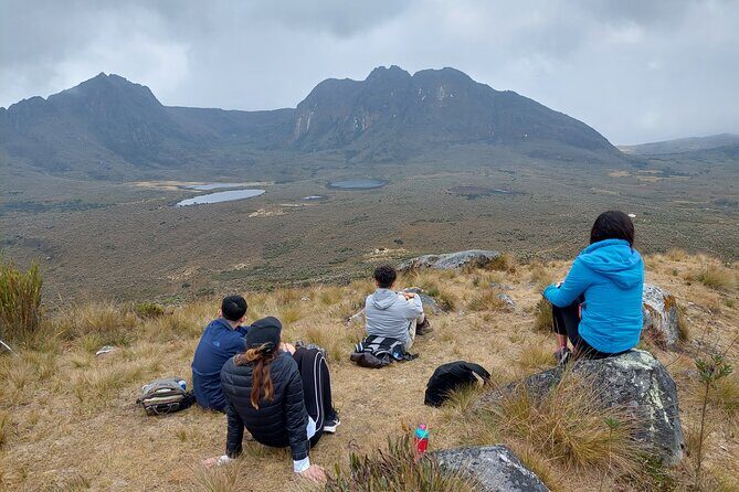 Hiking to the largest paramo on earth : Sumapaz - What to pack for a cold, wet páramo day near Bogotá