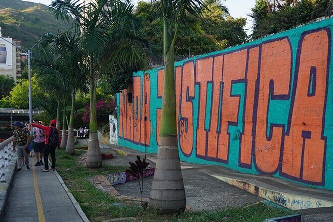 Historical Shared Tour Salsa, Graffiti & Resistance in Cali - Edificio Boulevard del Río Emcali: Panoramic Cali Views
