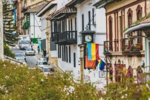 La Candelaria Private Tour Bogotá + Local Lunch + 2 Museums (6 Hrs.) - Museum 2: Museos del Banco de la República (Art, Sculpture, and Gems)