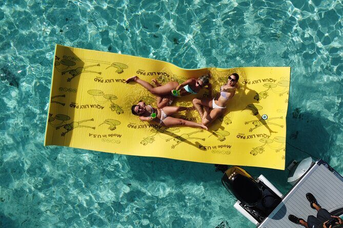 Marine Safari Tour on San Andrés Island: Includes photo with DRONE - Palito beach and the Stick Tiki Bar: swim time, not just sightseeing