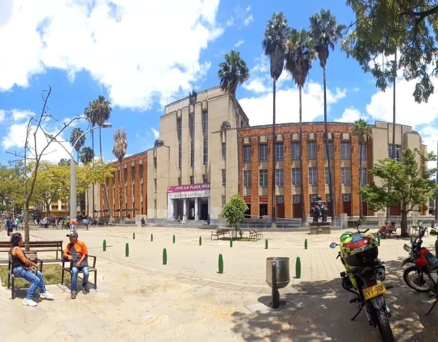 Medellín City Tour and Comuna 13 Experience - First stop: Pueblito Paisa and why it works early