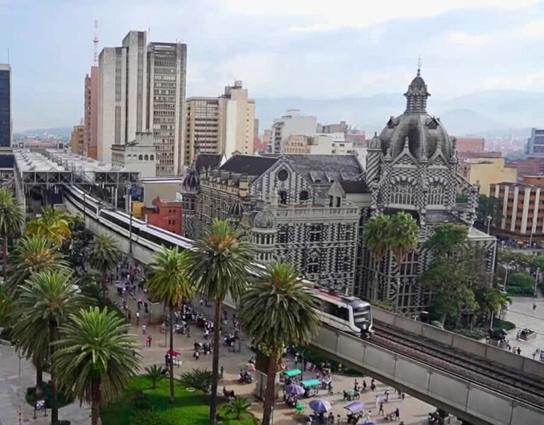 Medellín City Tour and Comuna 13 Experience - Picking the right morning: 8:00 vs 8:30 pickup