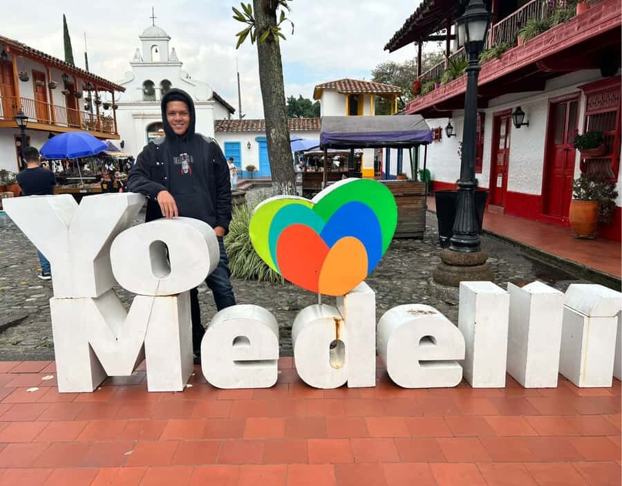 Medellín City Tour and Comuna 13 Experience - Lunch at a local restaurant: plan for the second half of the day