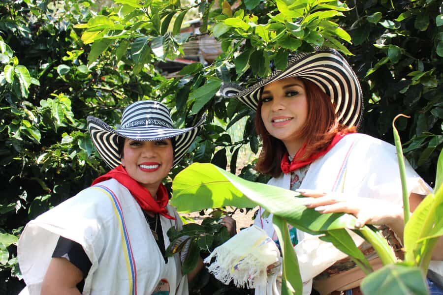 Medellin: Coffee Tour with Hotel Transfers and Meals - Getting dressed for the farm: fun, photo-worthy, and actually practical