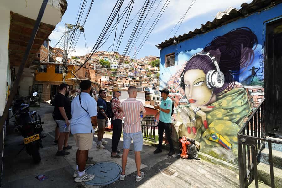 Medellín: Comuna 13 and Graffiti Guided Tour with a Local - Price and Value: What $16 Buys You in Medellín