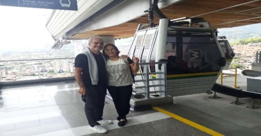 Medellín: Comuna 13, Cable Cars and Botero Statues Tour - Comuna 13: street art, escalators, and a guide who keeps it grounded