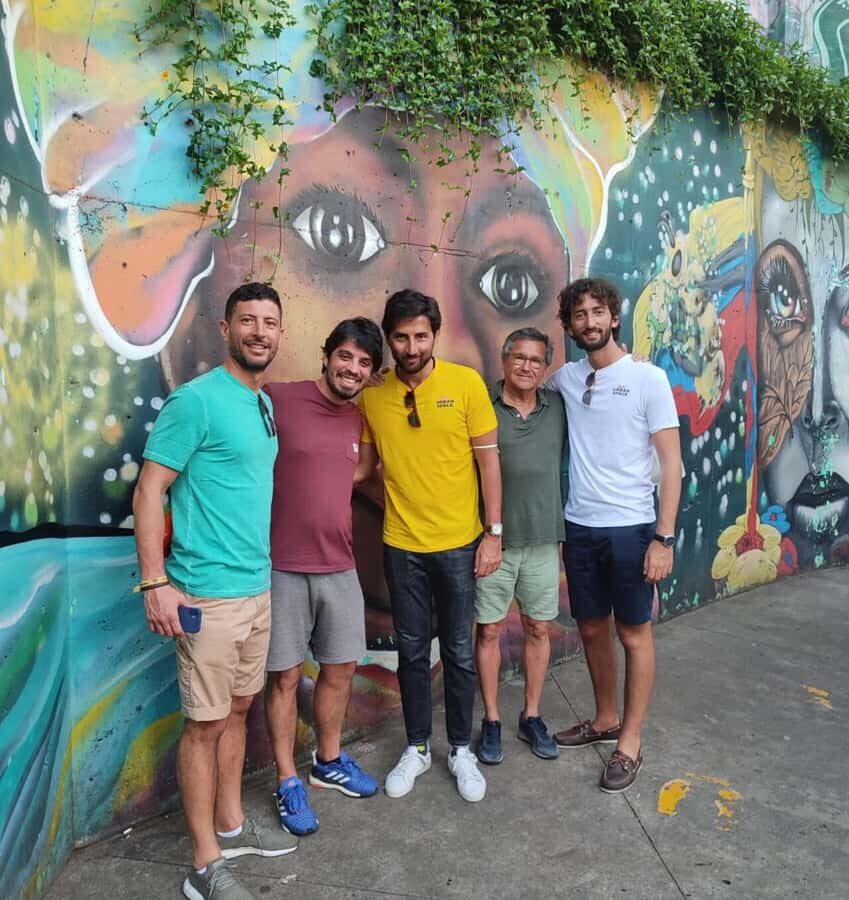 Medellín: Comuna 13 District Tour with Cable Car Ride - Bus ride and first impressions in Comuna 13