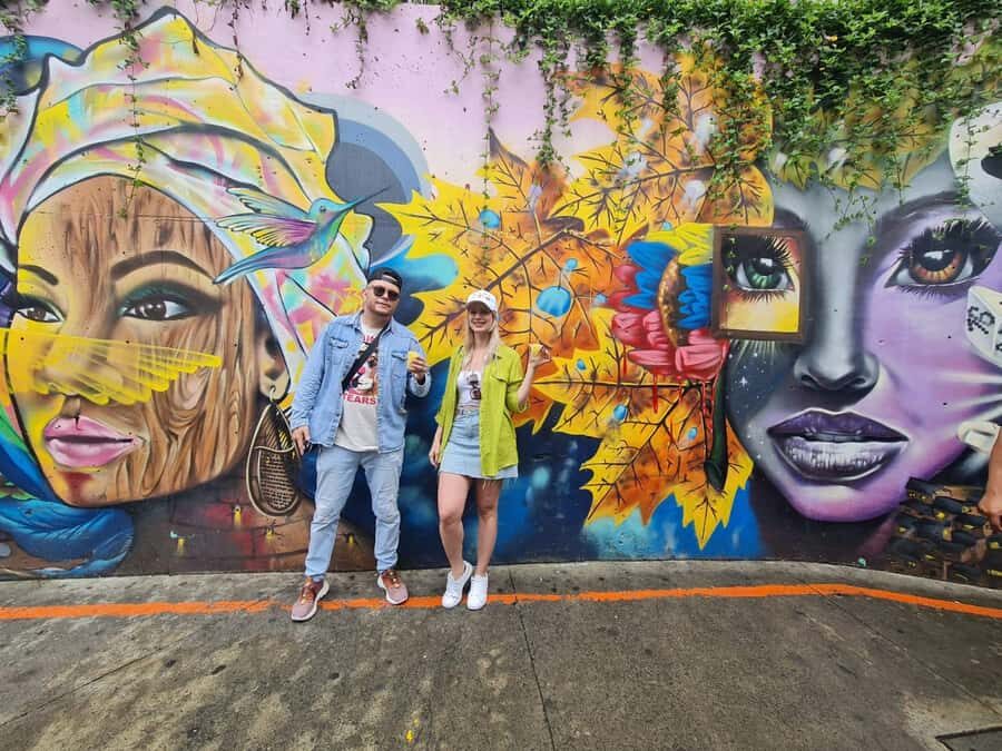Medellín: Comuna 13 District Tour with Cable Car Ride - Should you book the Comuna 13 graffiti tour?