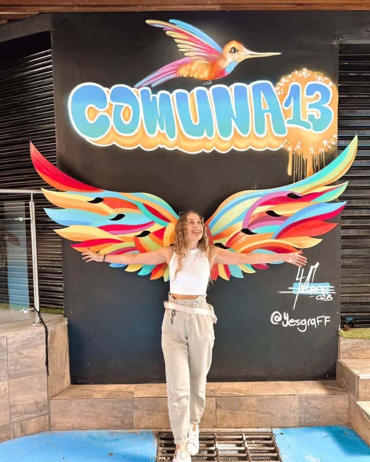 Medellín: Comuna 13 True Story and Street Food Tour - Safety Briefing and First Walking Moment: Get Oriented Fast