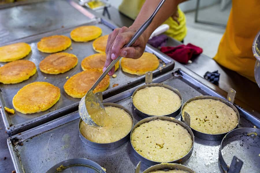 Medellín: E-bike and Foodie Tour - Belén at a food tempo: from Unidad Deportiva to Parque Belén