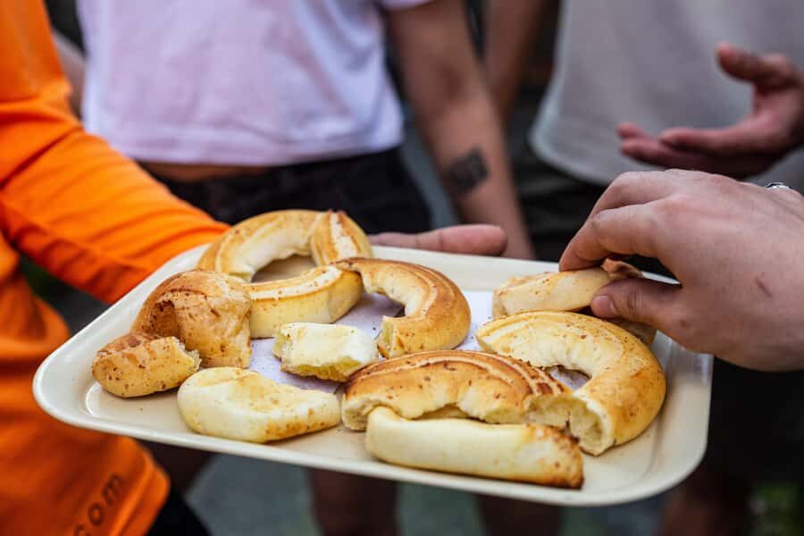 Medellín: E-bike and Foodie Tour - Conquistadores: snacks, street-level stories, and quick wins