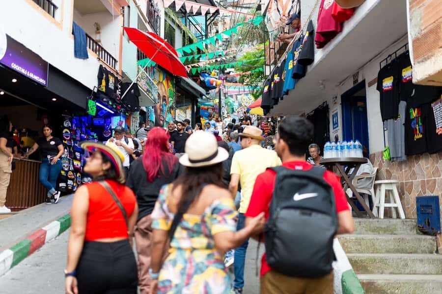 Medellin: Full Day Guided City Highlights Tour - Quick practical tips so the day feels easy