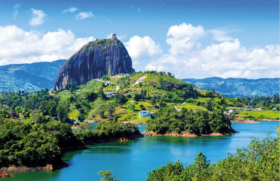Medellin: Guatapé Day Trip & Boat to Pablo Escobar's Estate - Guatapé town: where the colors do the storytelling