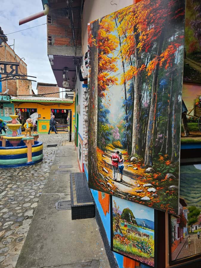 Medellin: Guatape, El Peñol Coffee Farm Private Tour & Fruit - Lunch in Guatapé: plan for it, since it’s not included