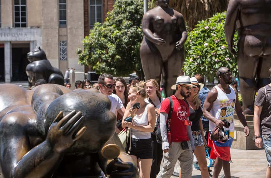 Medellin Historic Walking Tour - Why downtown Medellín is a perfect walking experience