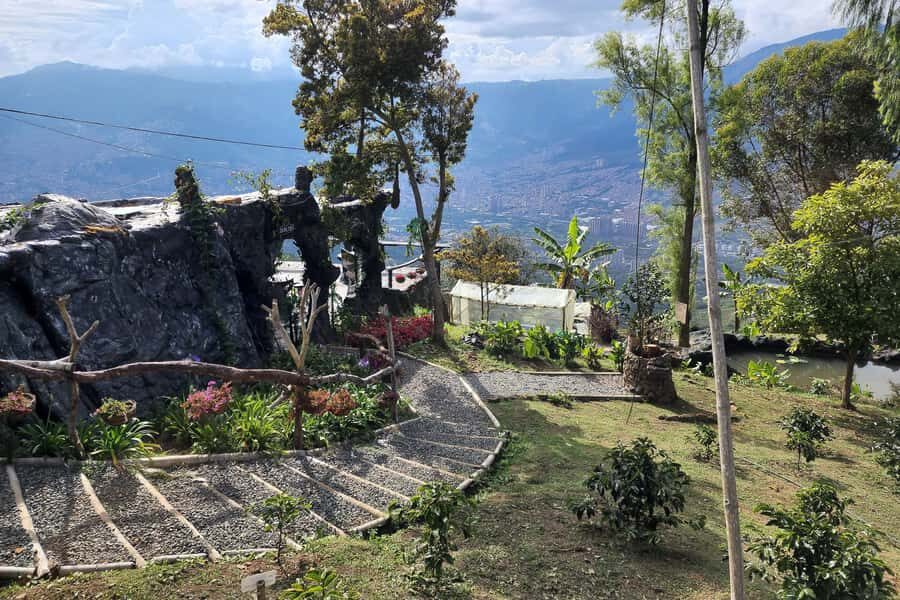 Medellin: Horseback Riding Coffee Farm Tour with Coffee Spa - Coffee tasting with brewing methods: taste what changes in the cup