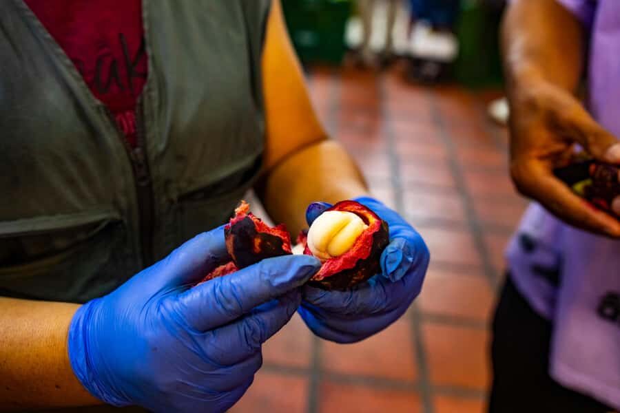 Medellín Multi-sensory Tour in the market, +15 Exotic Fruits - Why trader interactions matter (and how to get the most from them)
