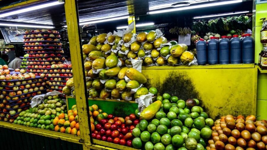 Medellín Multi-sensory Tour in the market, +15 Exotic Fruits - The rhythm of the tour: three market rounds plus breaks