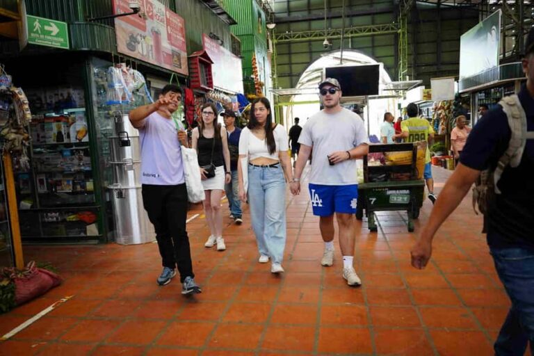 Medellín Multi-sensory Tour in the market, +15 Exotic Fruits - Getting there the right way: Puerta 1 and morning timing