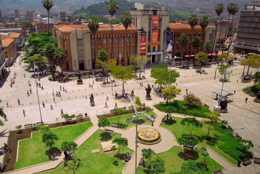 Medellin: Museum of Antioquia Skip-the-Line Ticket - Plaza de Botero location: where art spills out onto the street