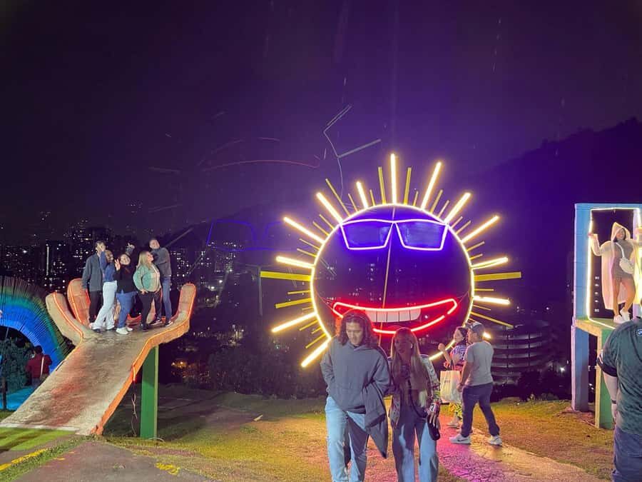 Medellín: One Night in El Cielo Viewpoint with activities - Should you book the El Cielo and Michigan Pizza Bar night tour?