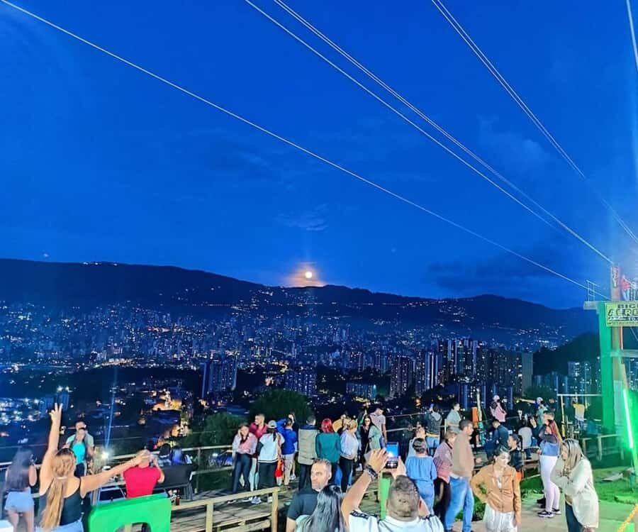 Medellín: One Night in El Cielo Viewpoint with activities - Mirador El Cielo: the included activity and how to choose your comfort level