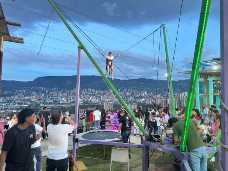 Medellín: One Night in El Cielo Viewpoint with activities - Start smart at Los Patios Hostel Boutique (and why it helps)