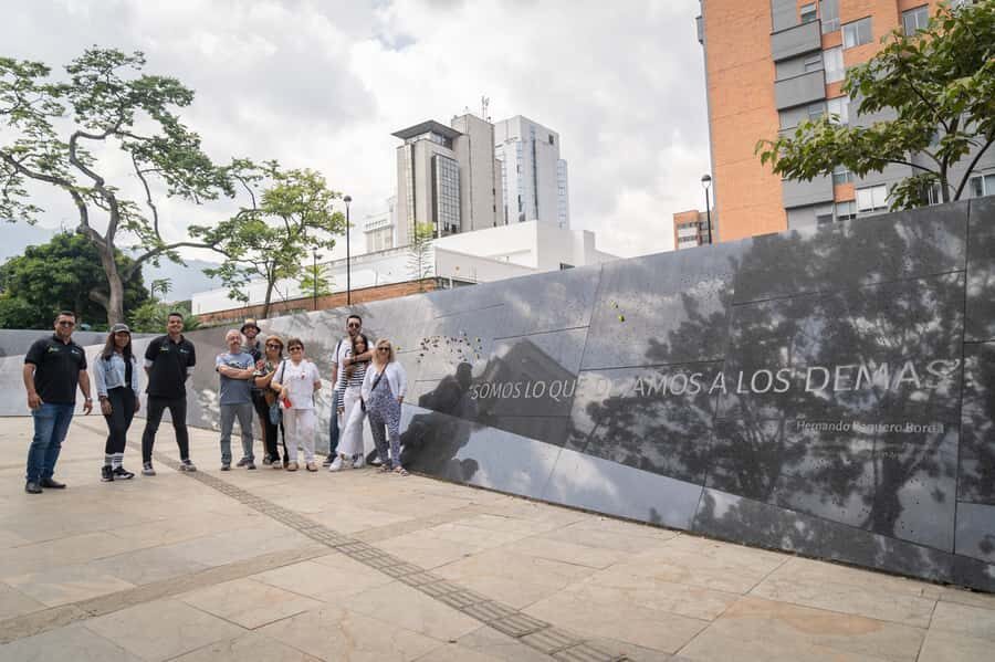 Medellín: Pablo Escobar Tour with Guide and Transportation - Stop 1: Virgen Rosa Mystica Photo Stop and a Common First Perspective