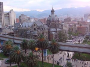 Medellin: Private City Tour - Where the Tour Starts: Carlos Gardel Monument and the Photo-Stop Rhythm
