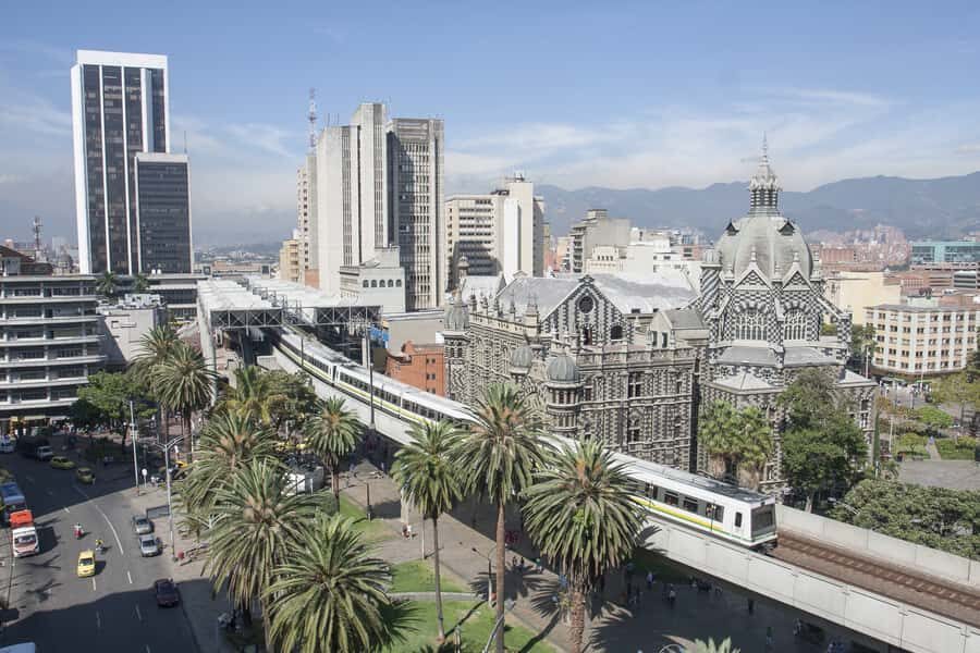 Medellín: Private City Tour with Metrocable and Comuna 13 - Metrocable rides: viewpoints plus the city’s idea of access